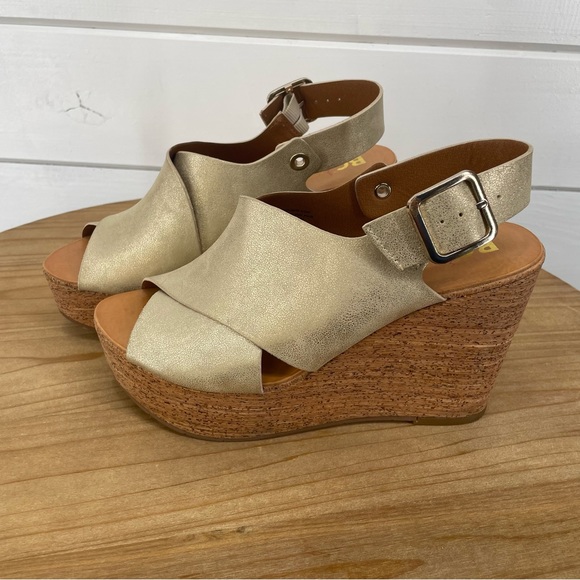 BC Born in California Vegan Sandals Size 7 - Picture 2 of 11